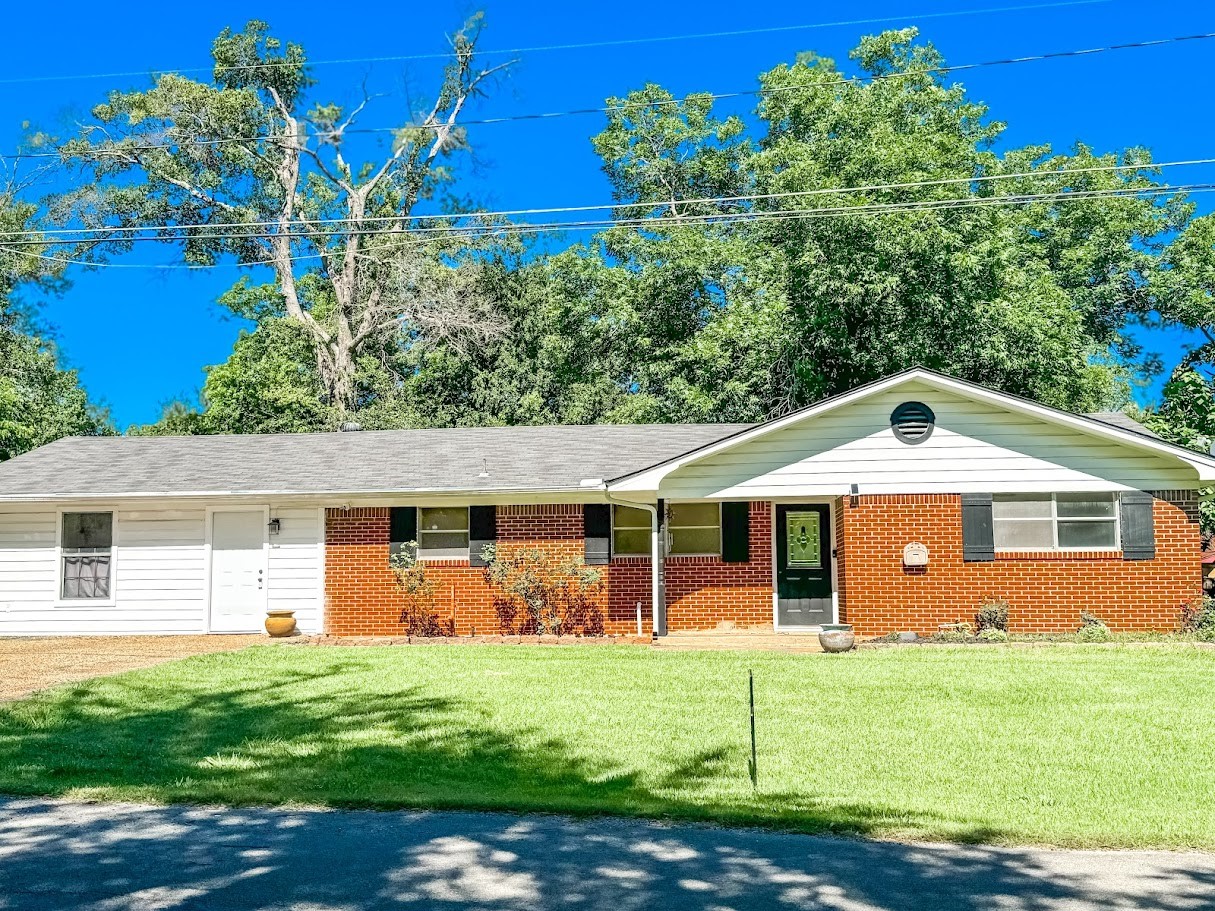 421 N Mount Street Fairfield TX 75840