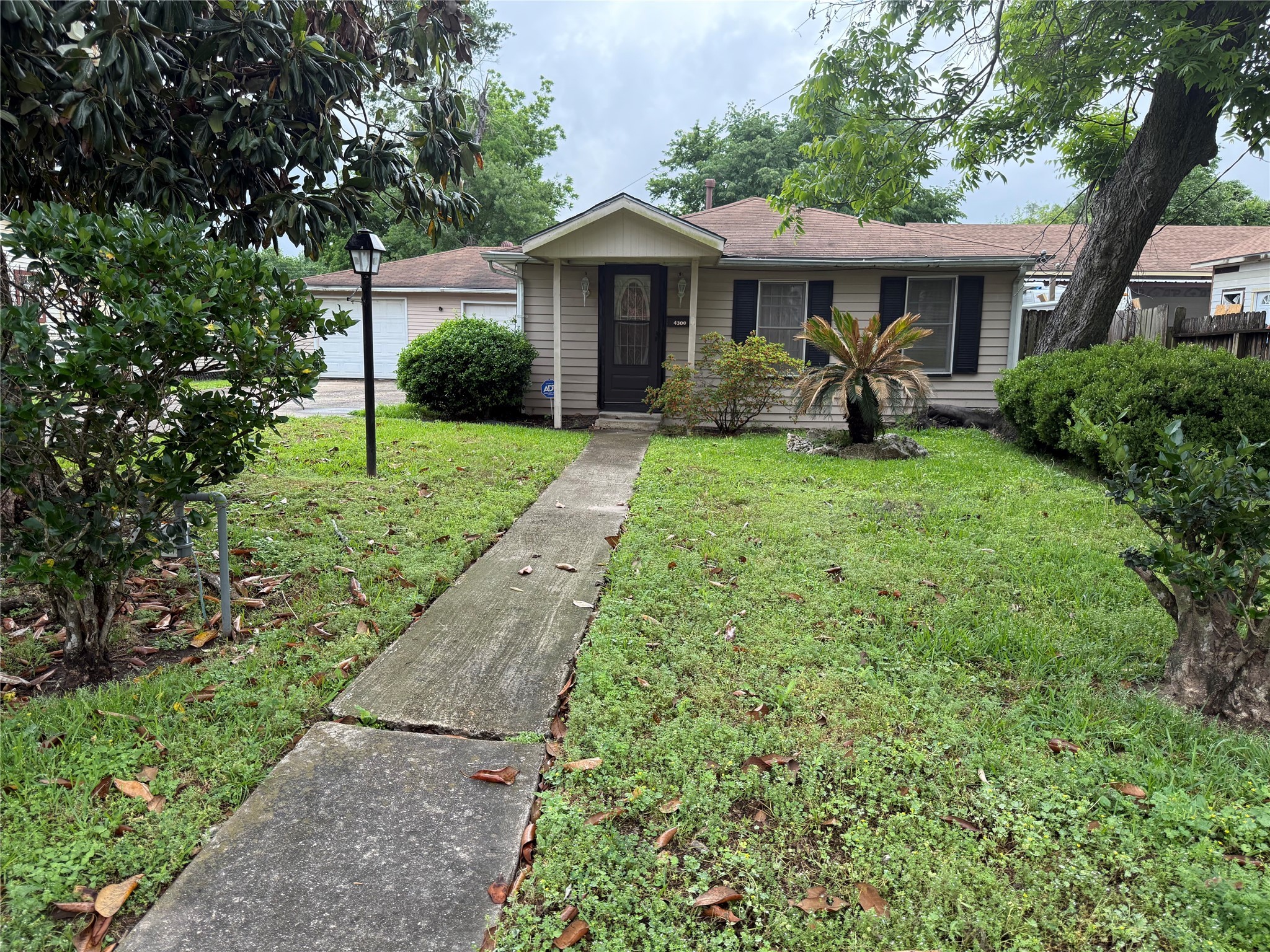 4300 Weaver Road Houston TX 77016