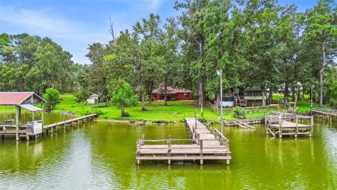 98 N Lakeside Drive N Huntsville TX 77320
