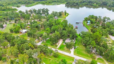 98 N Lakeside Drive N Huntsville TX 77320