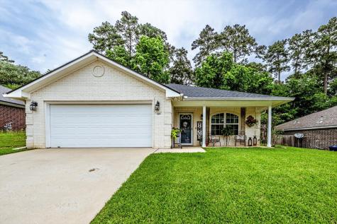 325 Green Leaf Street Huntsville TX 77340