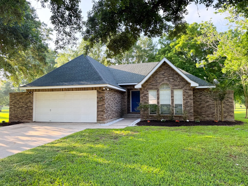 103 Bougainvillea Street Lake Jackson TX 77566