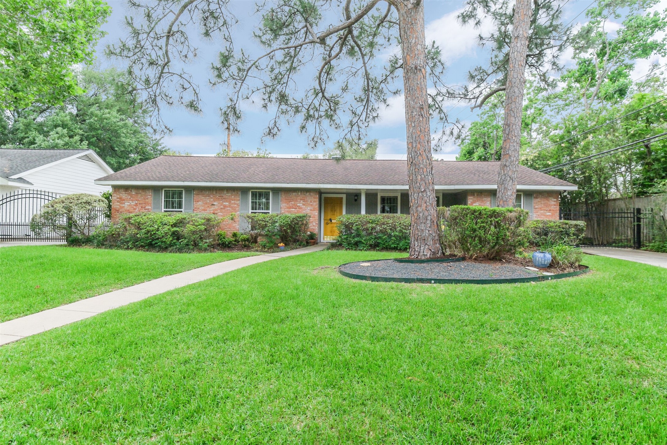 7811 Piping Rock Lane Houston TX 77063