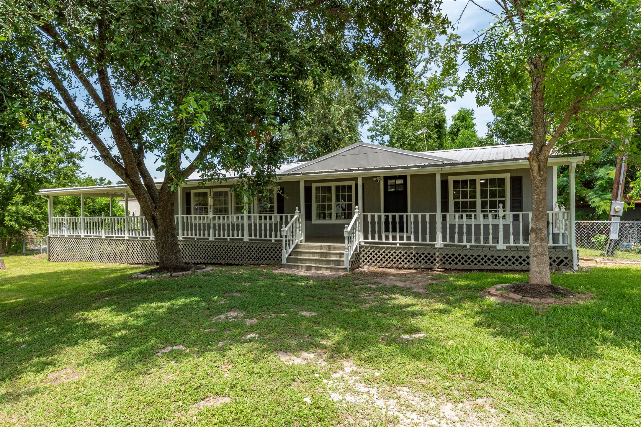 213 Red Haven Drive Highlands TX 77562