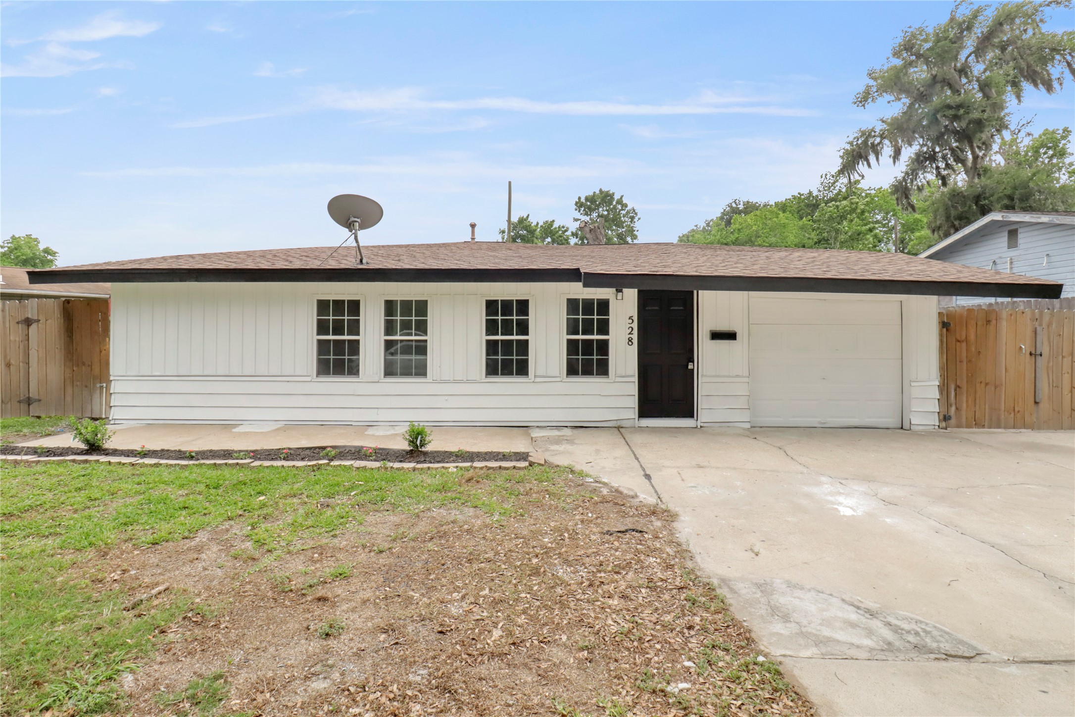 528 Magnolia Street Lake Jackson TX 77566
