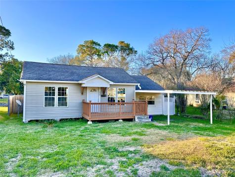 5301 North Street Groves TX 77619