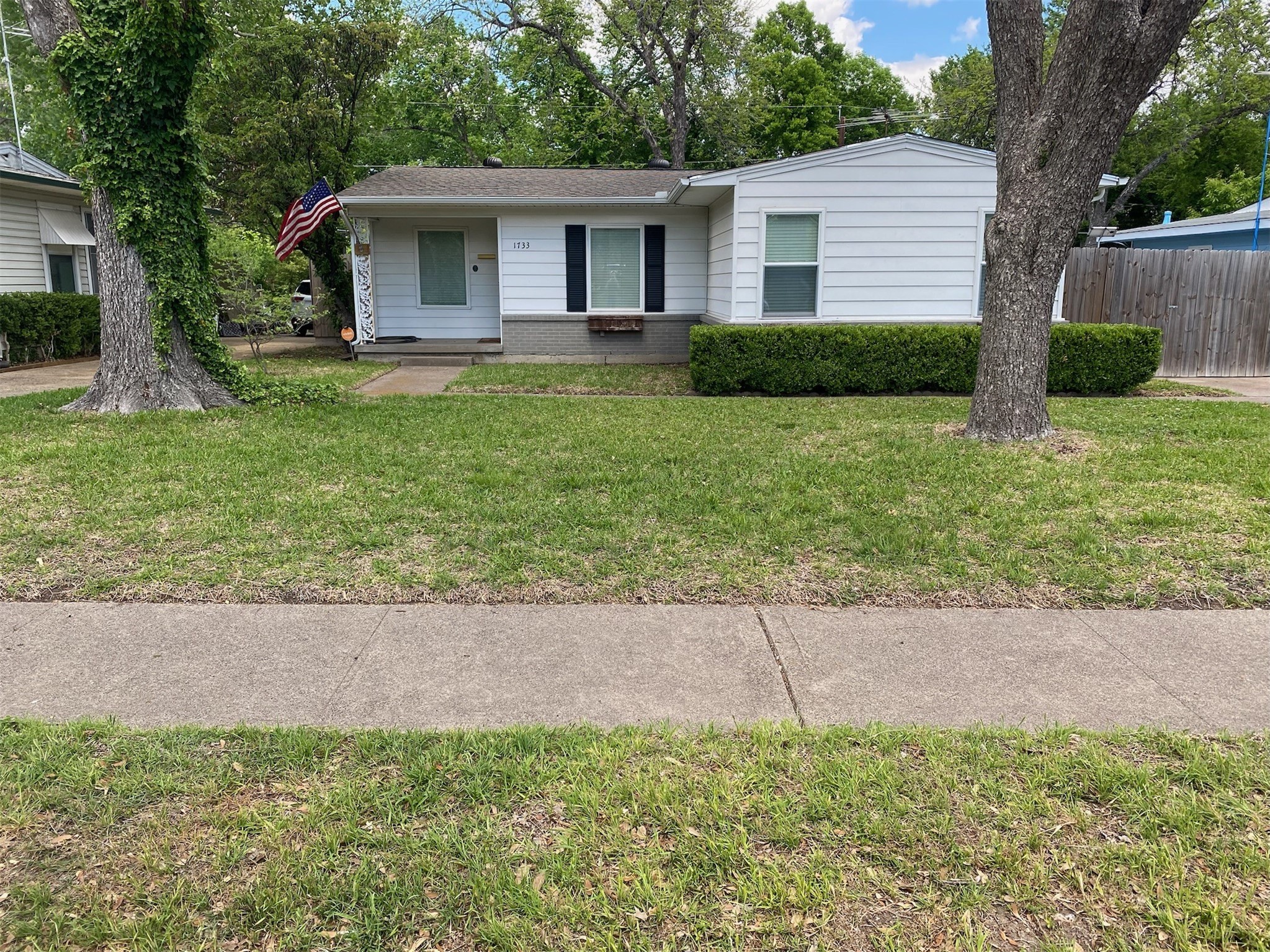 1733 Inwood Boulevard Garland TX 75042