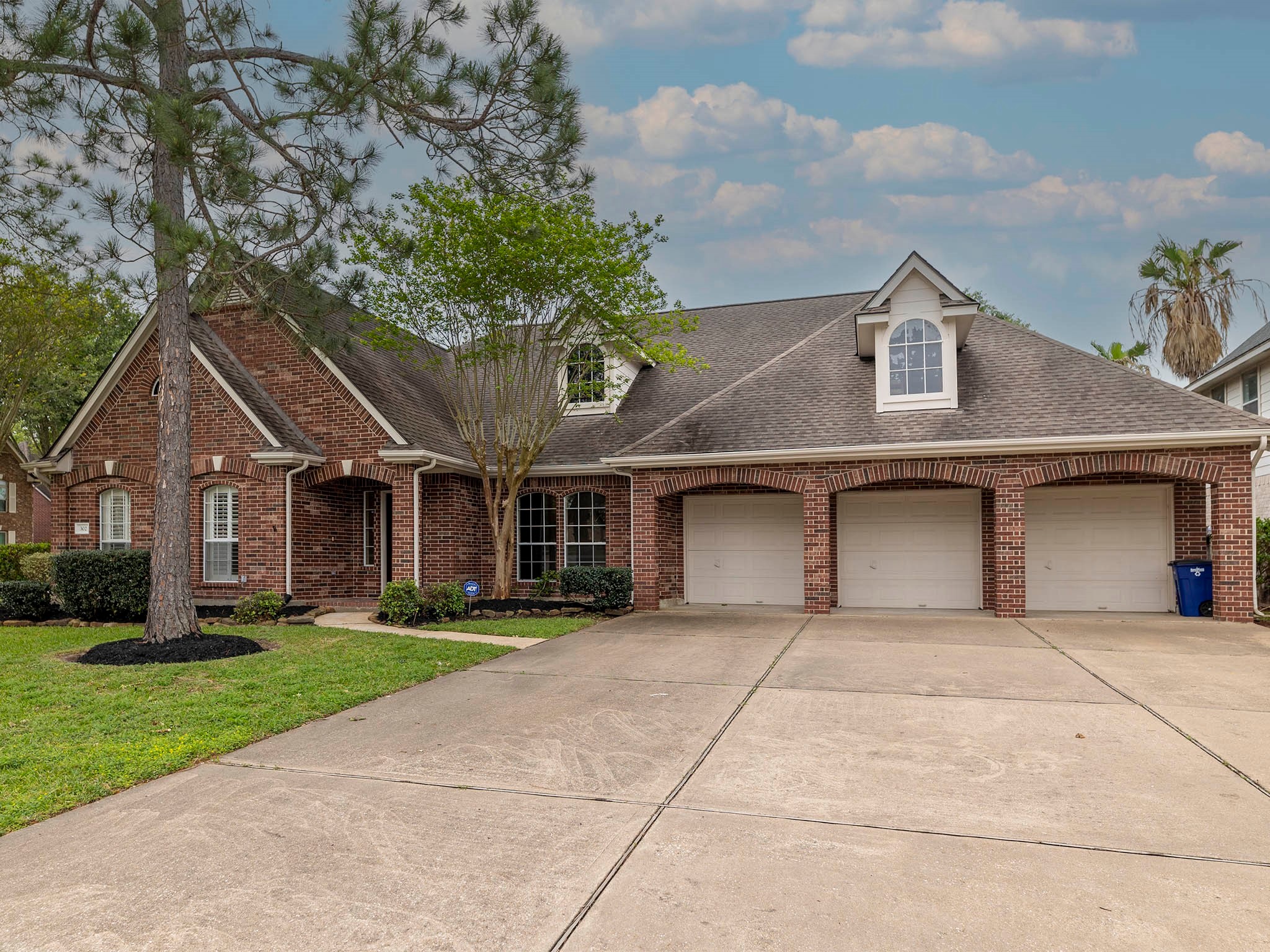 302 S Lake Land Drive League City TX 77573