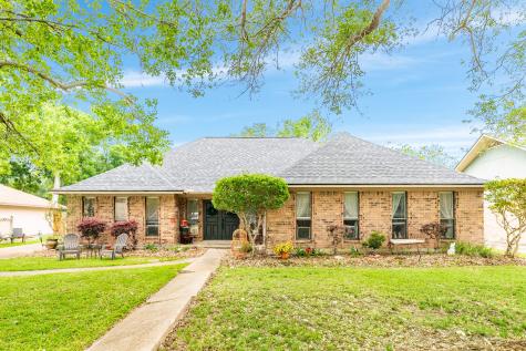 60 Raintree Court Lake Jackson TX 77566