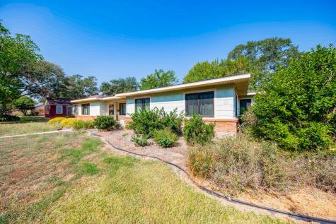 1002 Alvin Street El Campo TX 77437