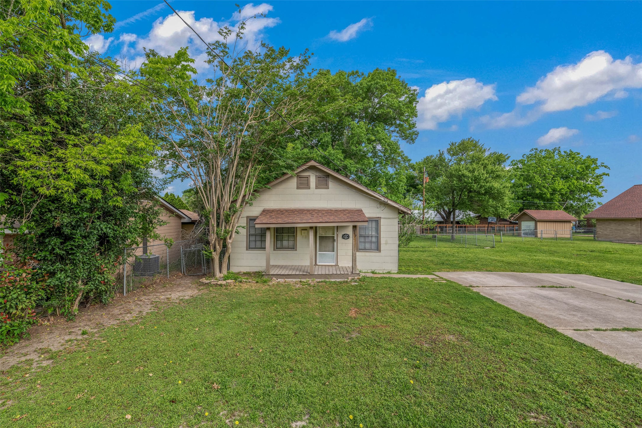 1509 Sycamore Street Navasota TX 77868
