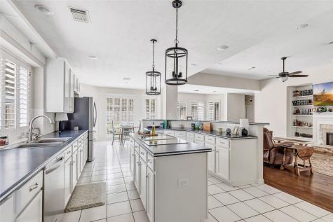6207 Sweetstem Court Kingwood TX 77345