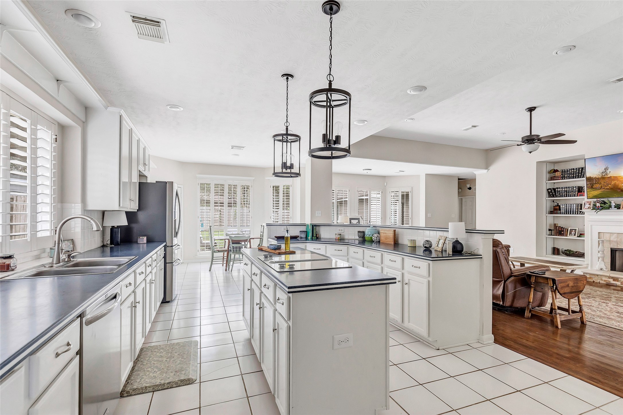 6207 Sweetstem Court Kingwood TX 77345