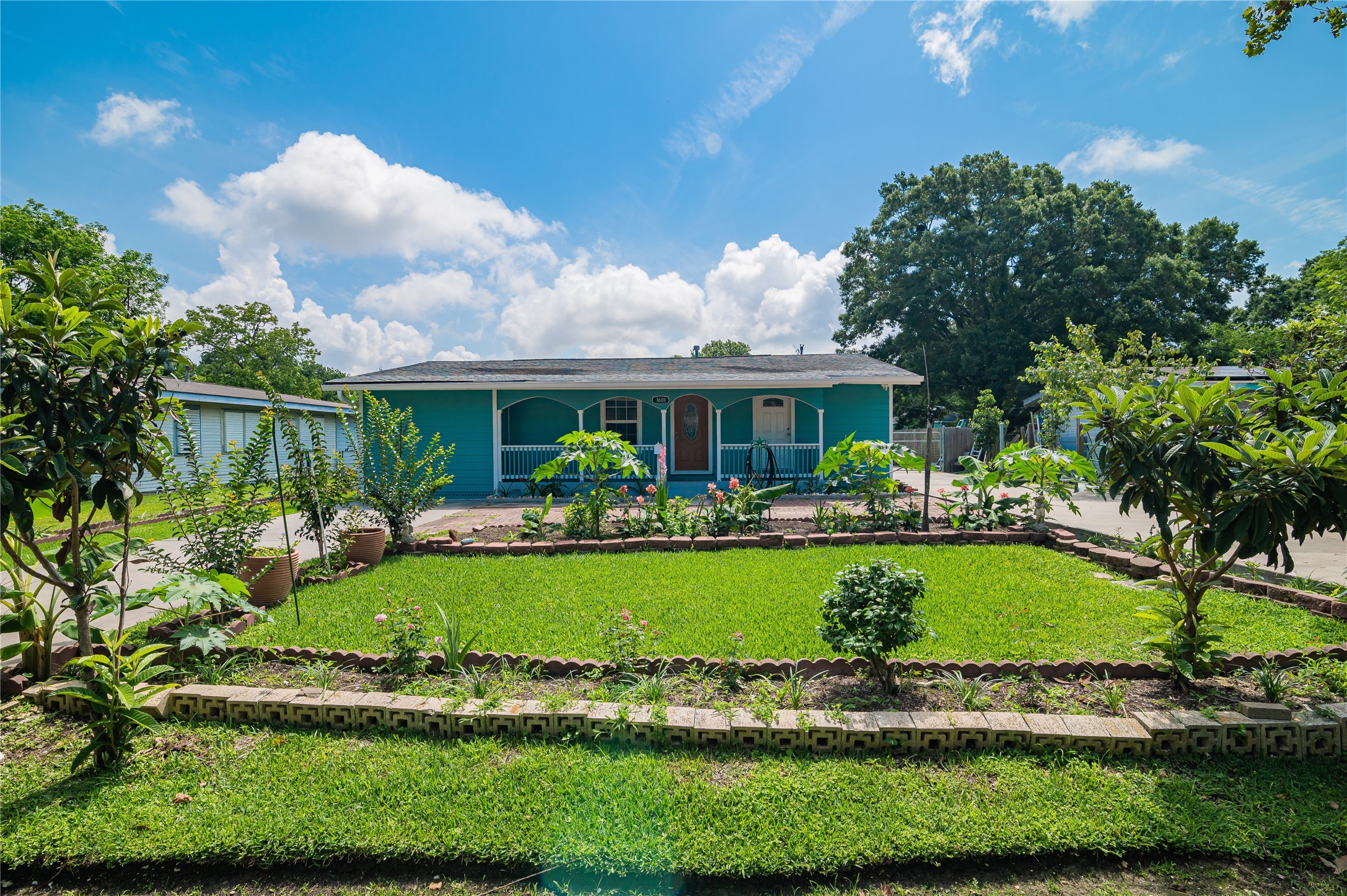 1601 W Crockett Street La Marque TX 77568
