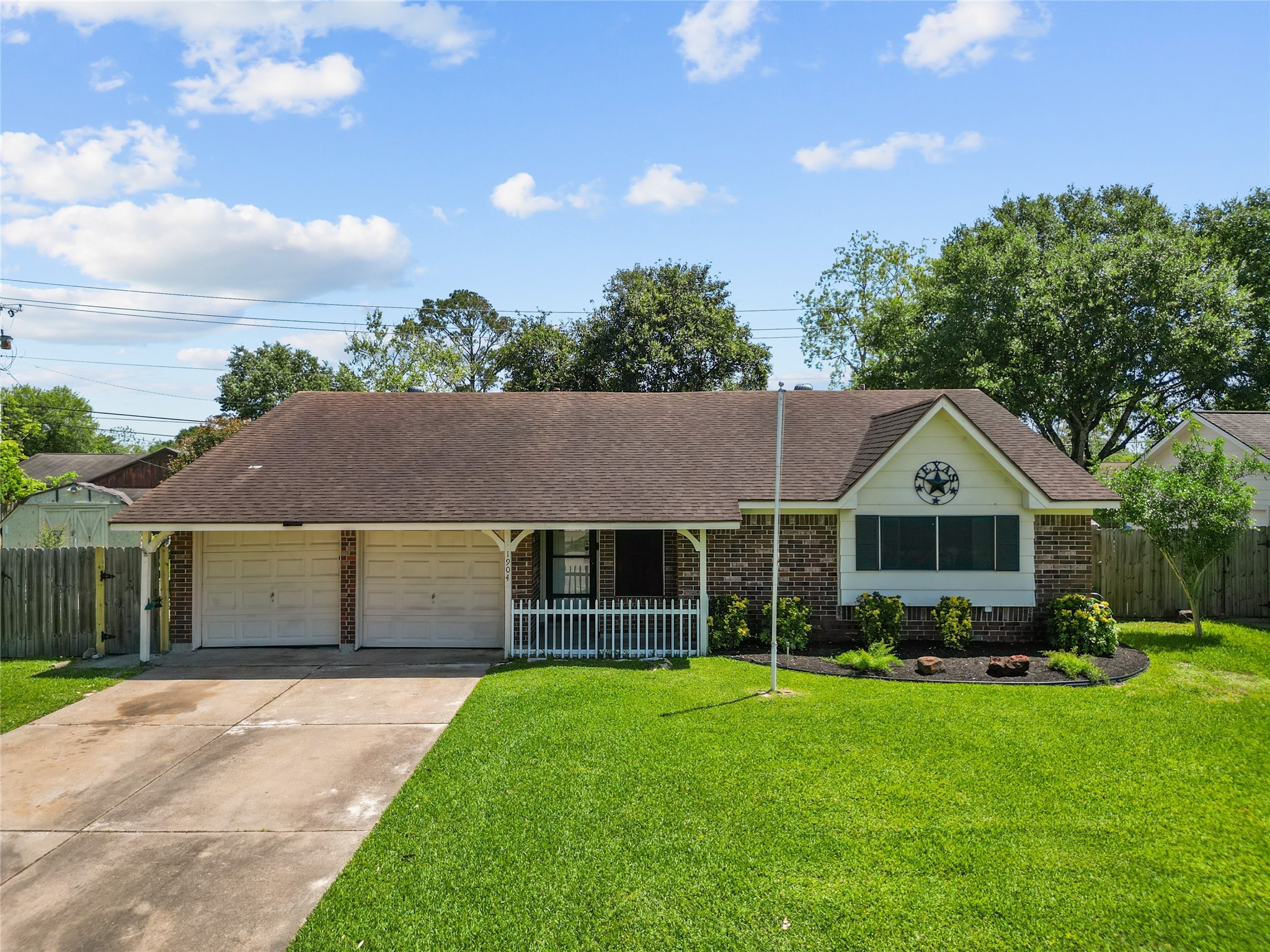 1904 Victoria Court League City TX 77573