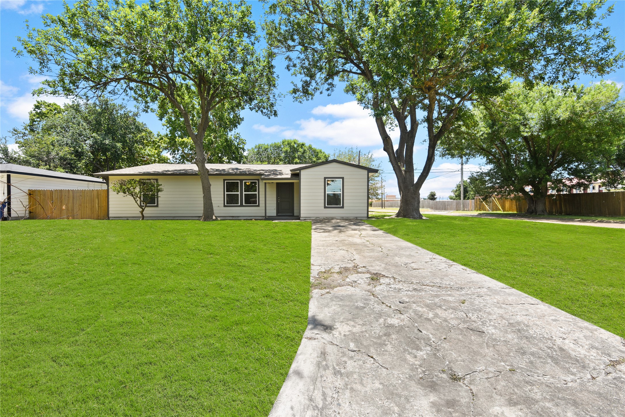 1825 1st Avenue N Texas City TX 77590