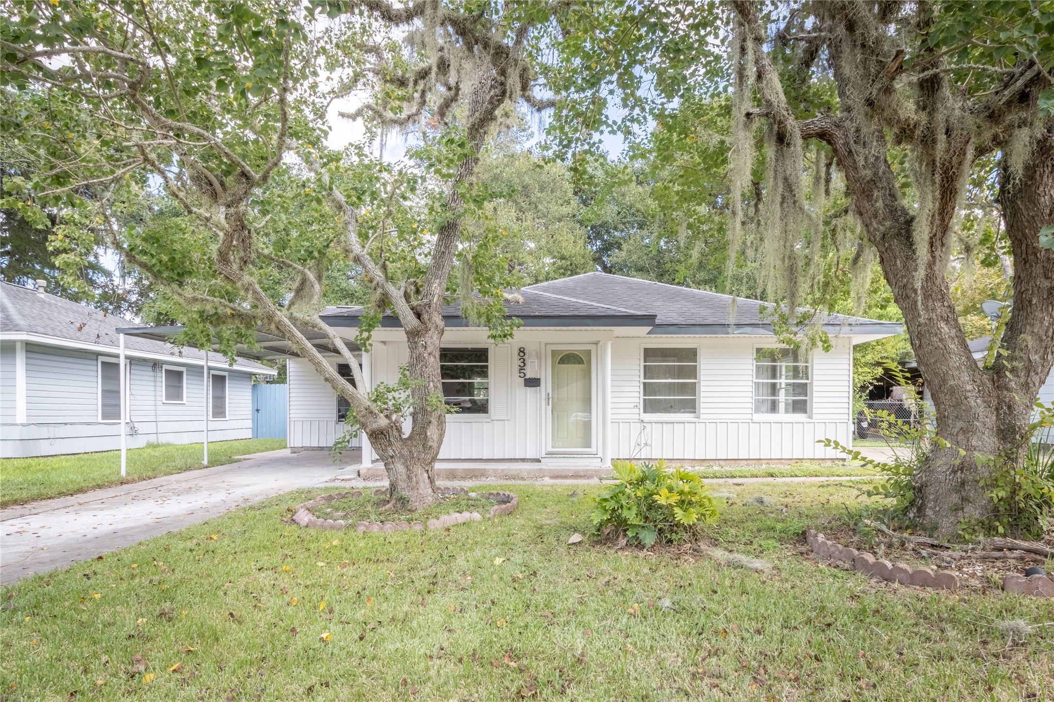 835 Magnolia Street Lake Jackson TX 77566
