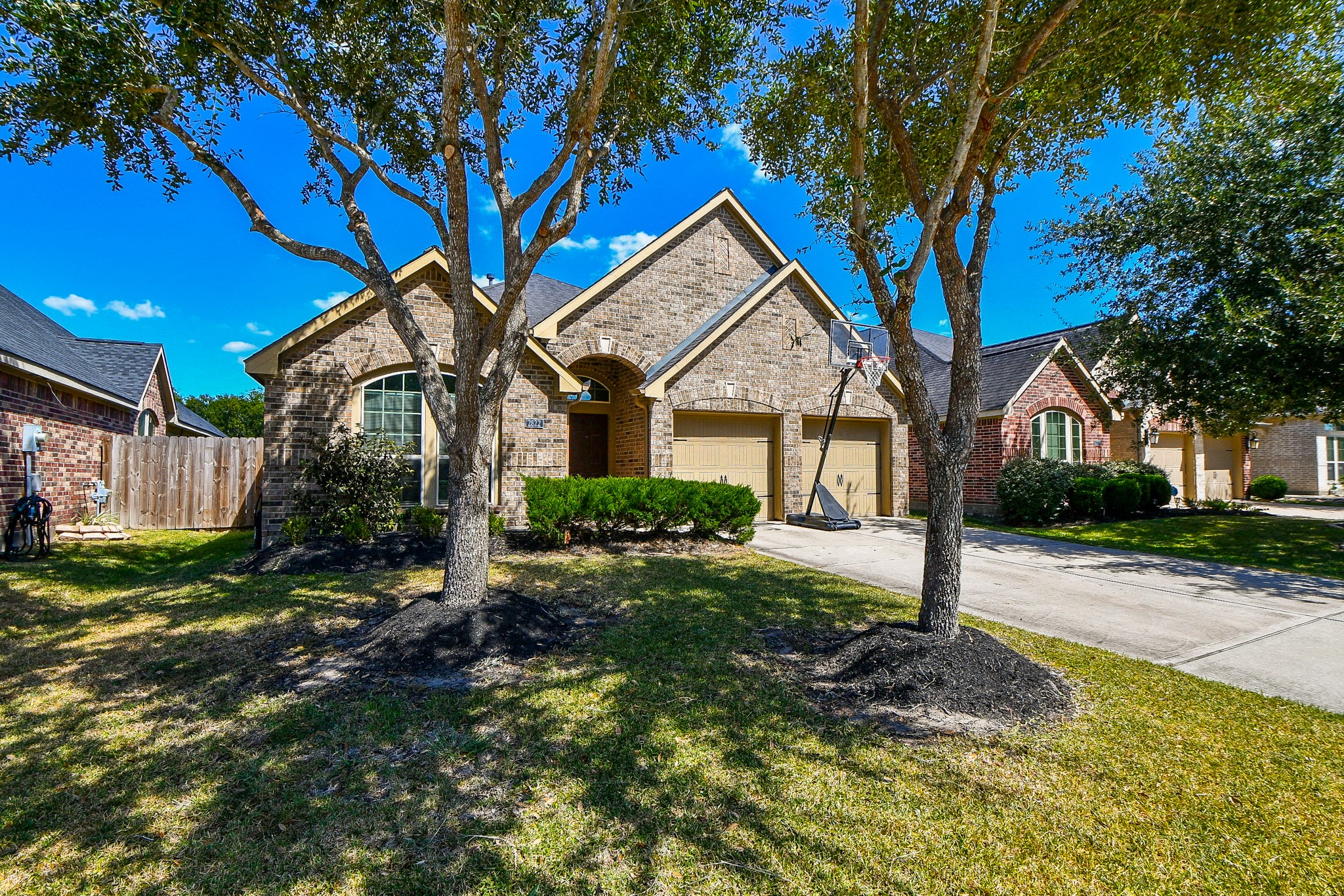 2822 Whispering Creek Fresno TX 77545