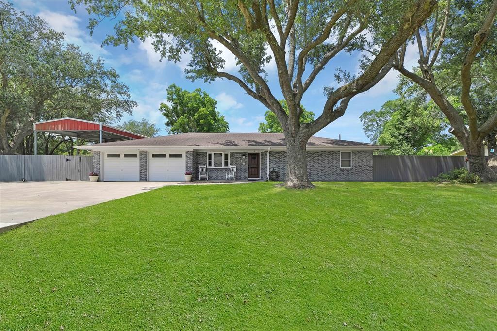618 Meadowcroft Lane Winnie TX 77665