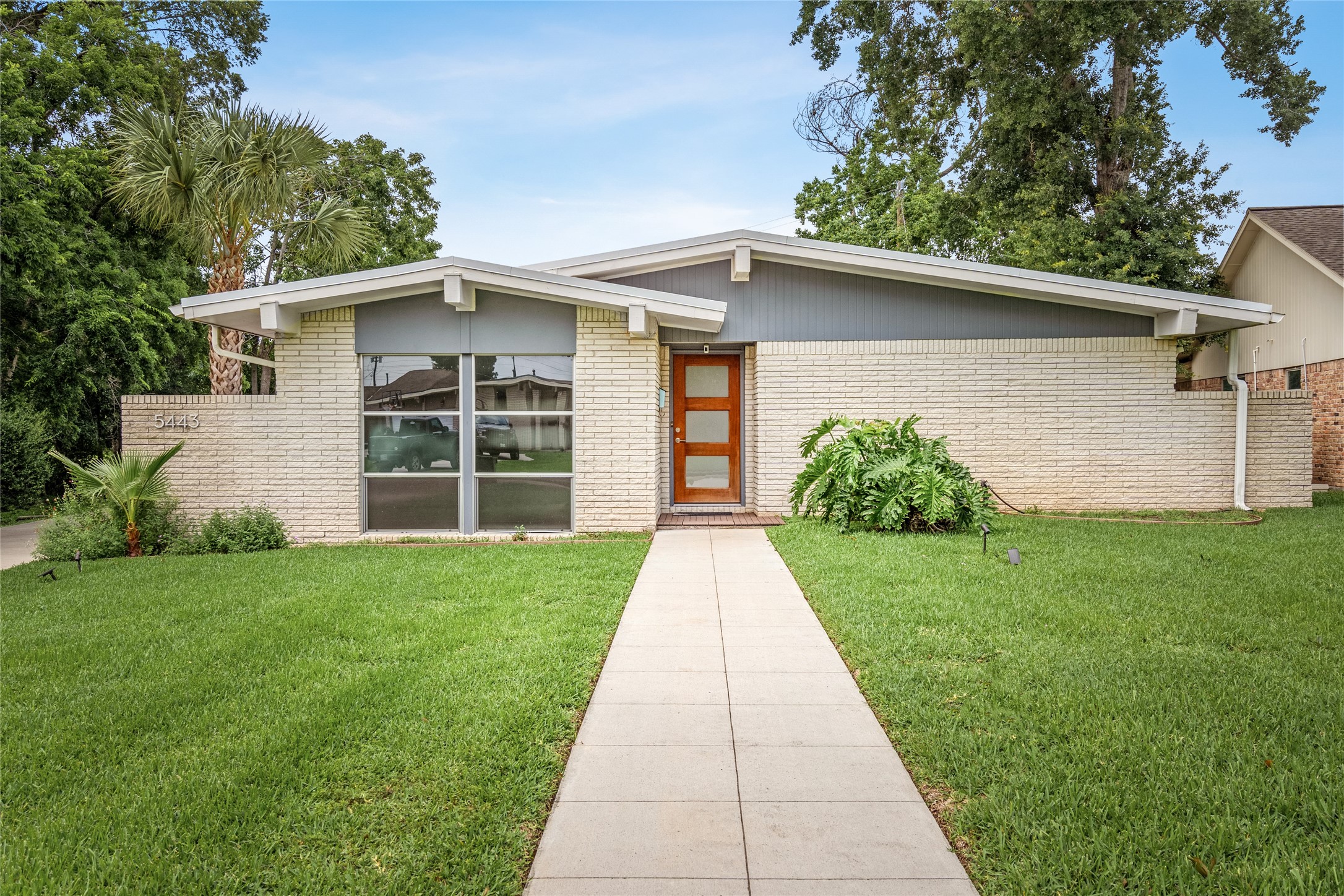 5443 Whispering Creek Way Houston TX 77017