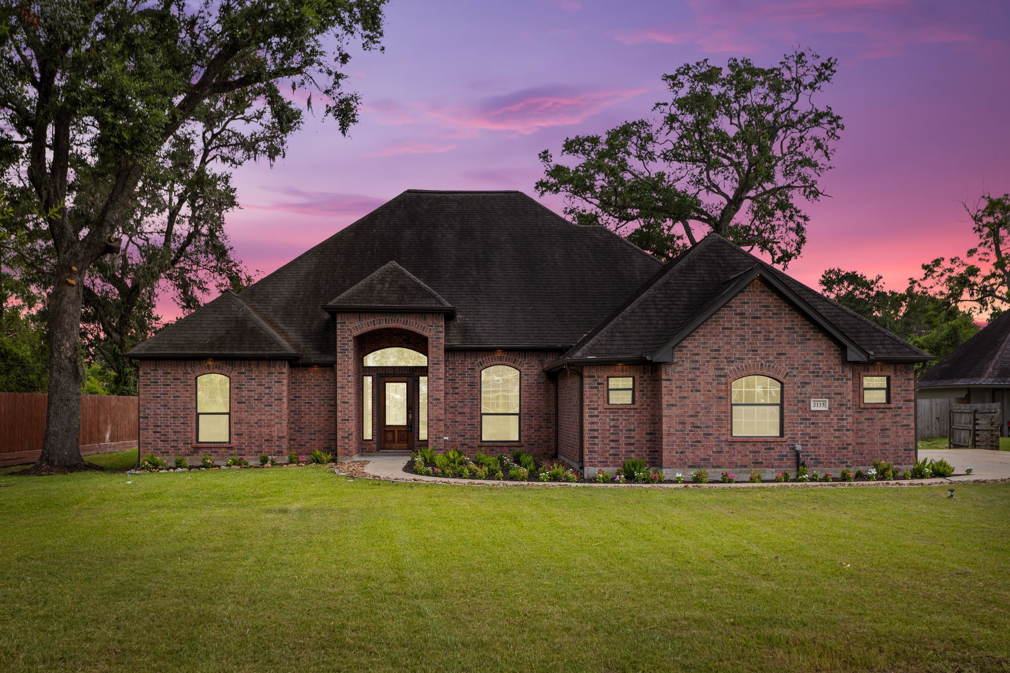 2115 Oakwood Drive Clute TX 77531