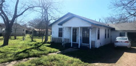 702 Maple Street Yoakum TX 77995