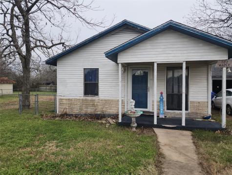702 Maple Street Yoakum TX 77995