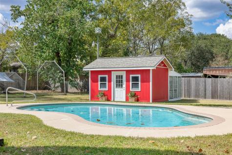 222 N Harris Street Bellville TX 77418