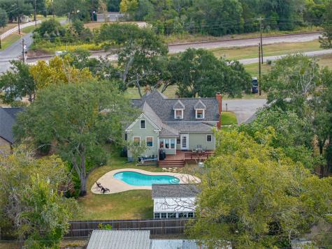 222 N Harris Street Bellville TX 77418