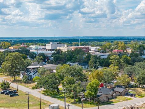 222 N Harris Street Bellville TX 77418