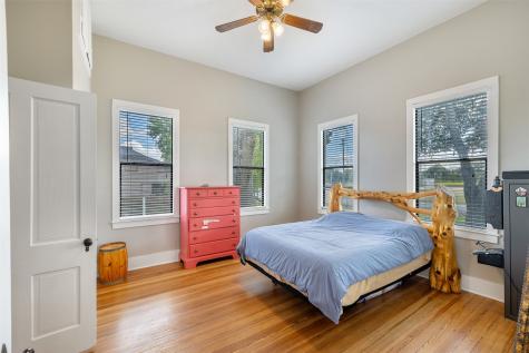 222 N Harris Street Bellville TX 77418