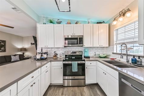 4126 Reeves Drive Galveston TX 77554