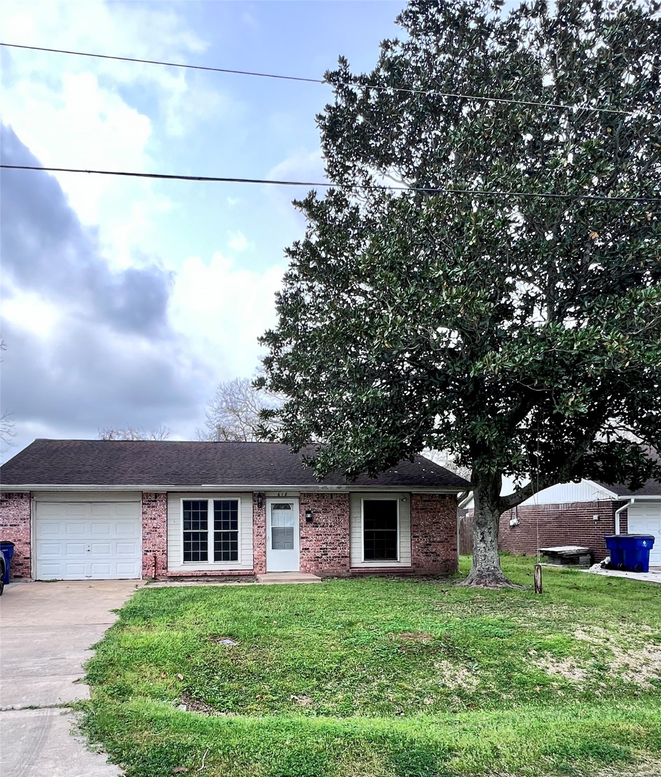 618 S Gray Avenue West Columbia TX 77486