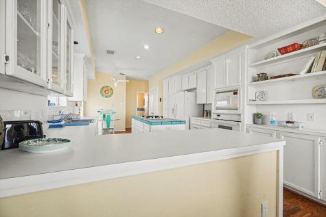 503 Bay Avenue Kemah TX 77565