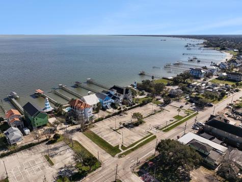 503 Bay Avenue Kemah TX 77565