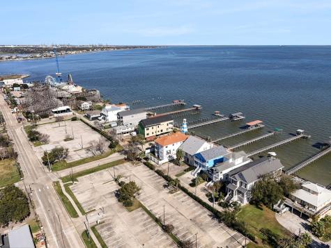 503 Bay Avenue Kemah TX 77565