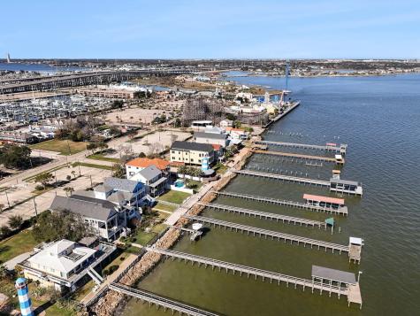 503 Bay Avenue Kemah TX 77565