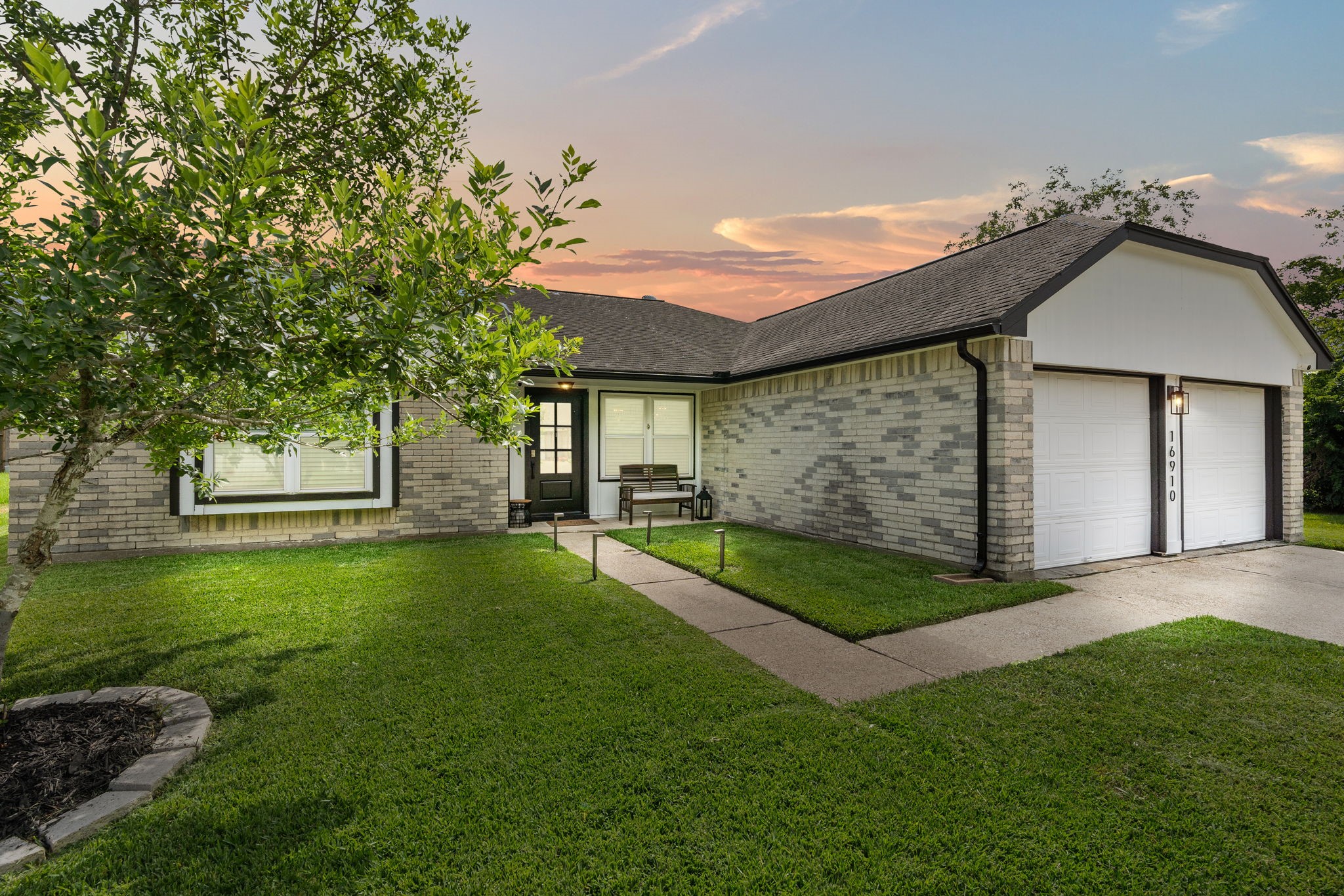 16910 Square Rigger Lane Friendswood TX 77546