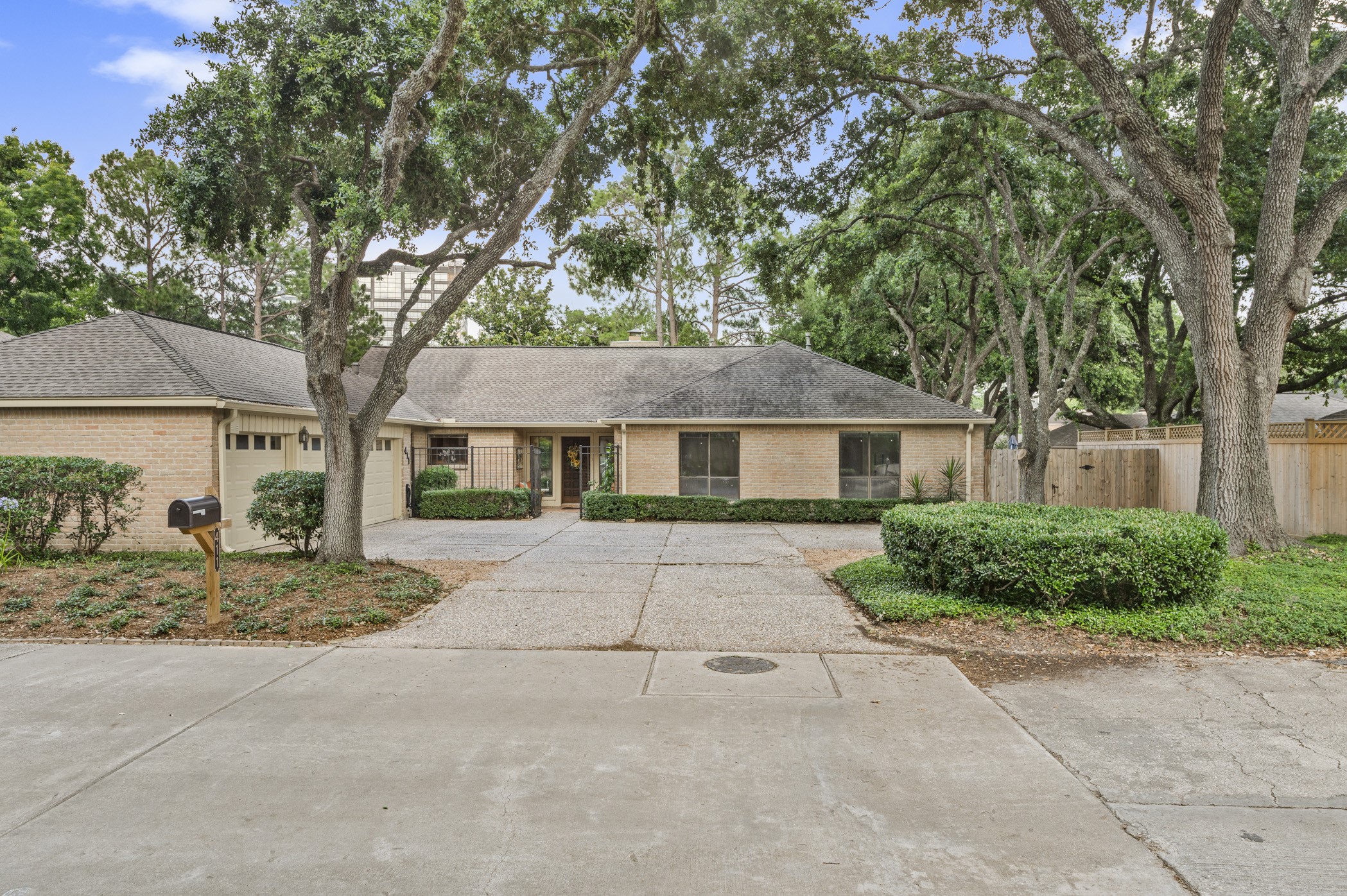 411 W Fair Harbor Lane Houston TX 77079