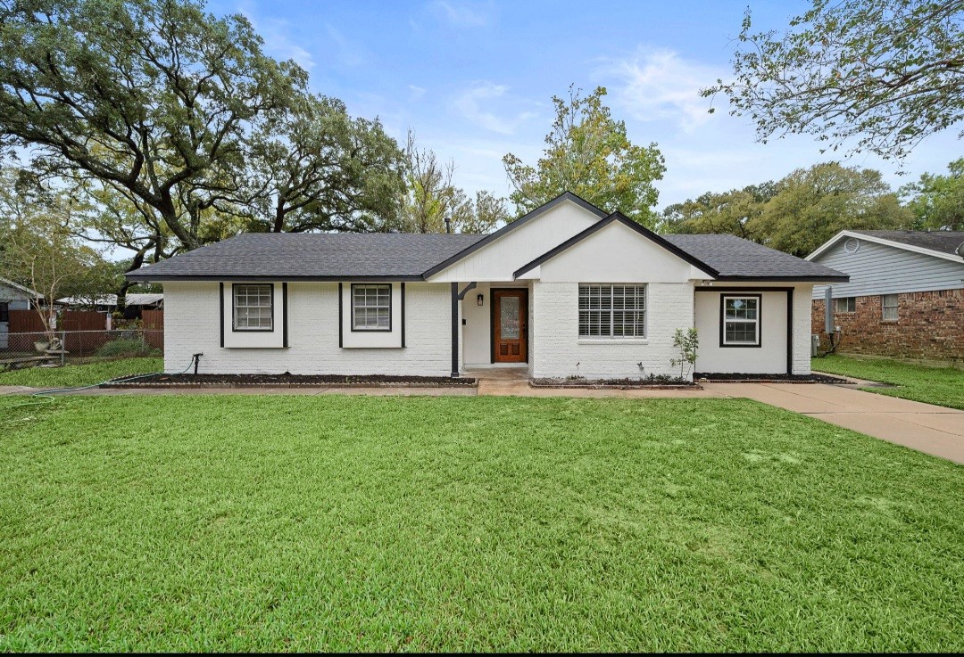 341 Hargett Street Clute TX 77531