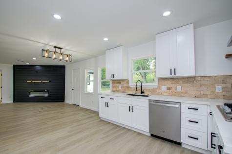 1308 S Franklin Avenue Cleveland TX 77327