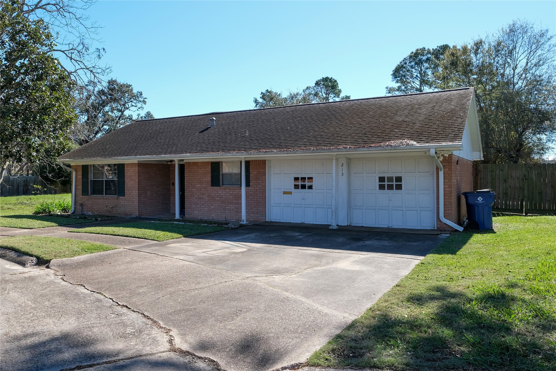 213 Anglewood Courts Angleton TX 77515