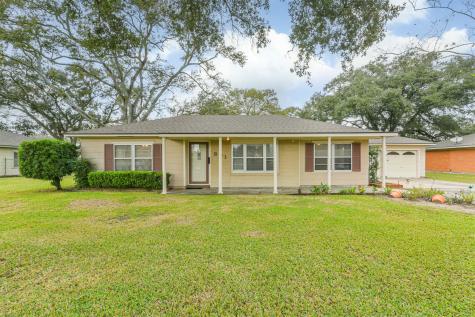 801 Trochta Street El Campo TX 77437