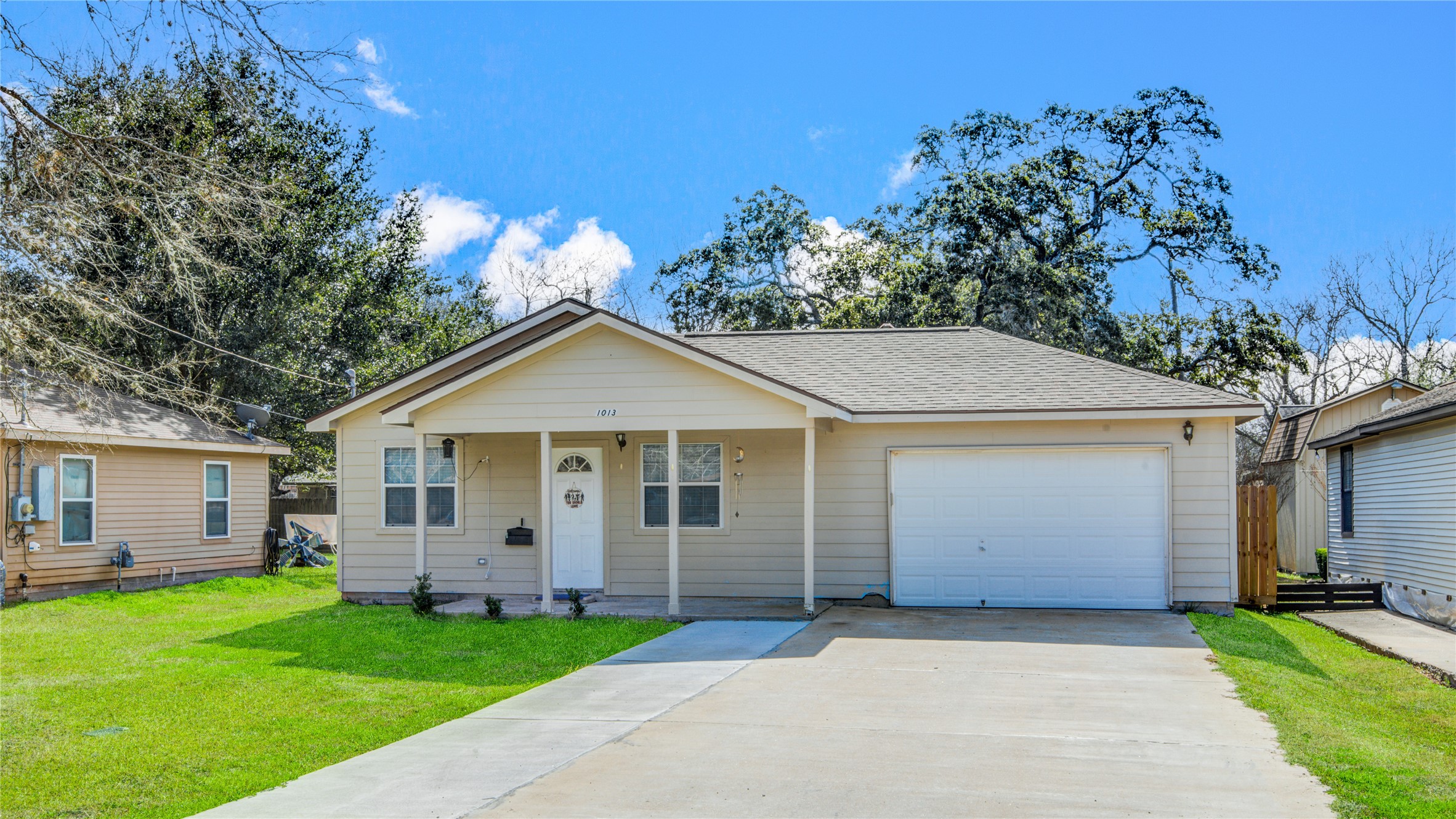 1013 Meyers Street Clute TX 77531