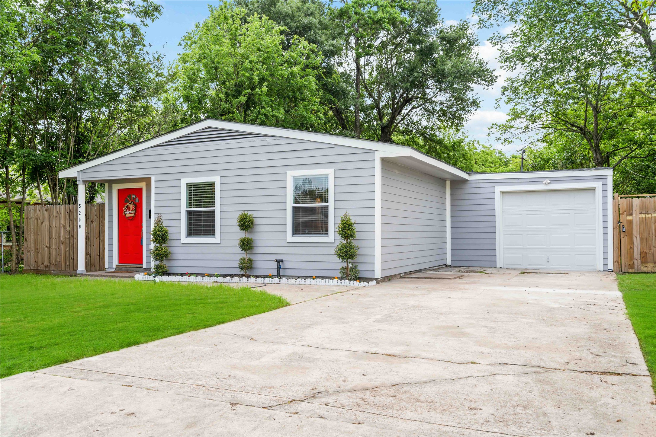 5206 Tarawa Road Houston TX 77033