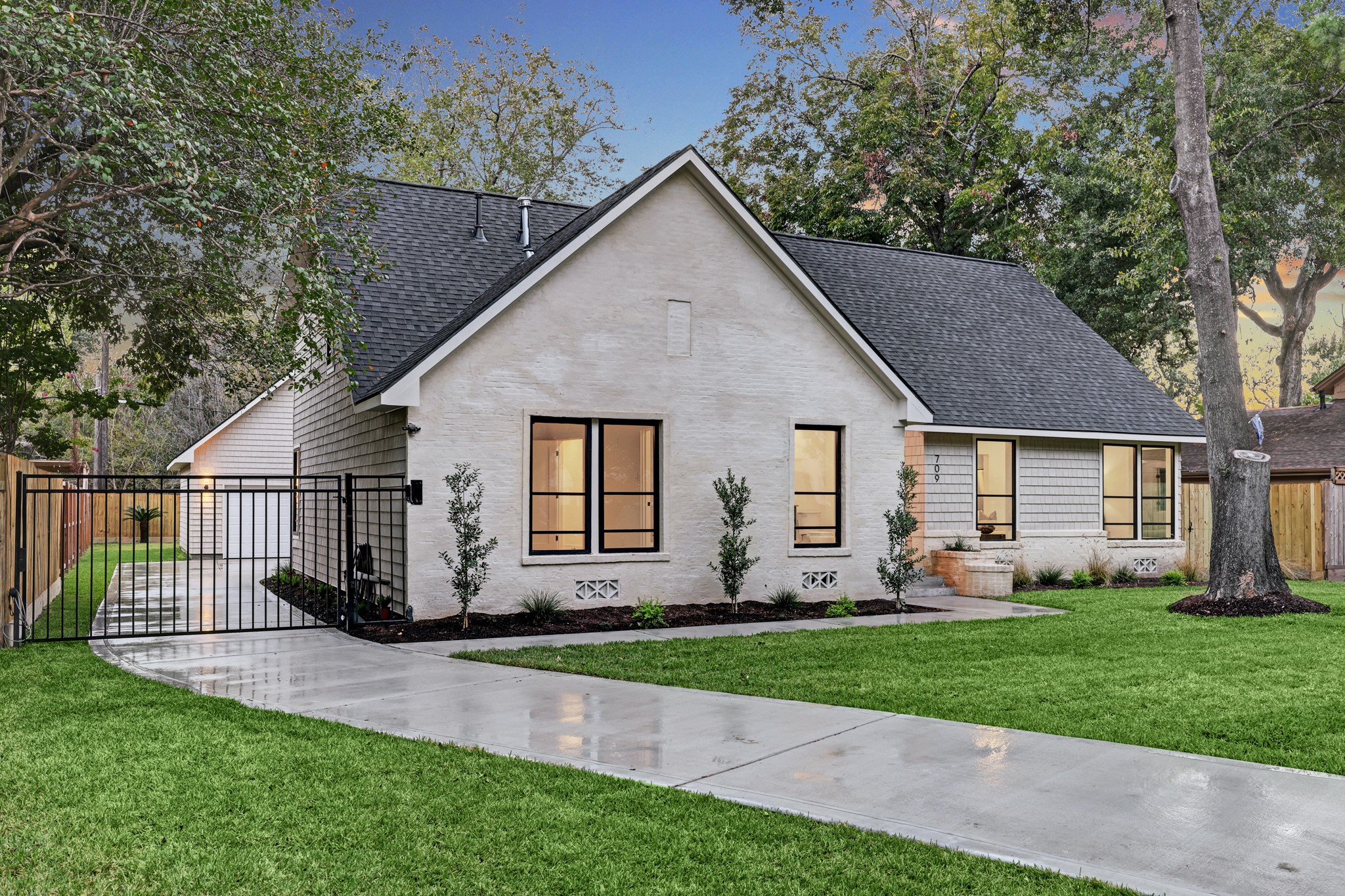 709 W 39th Street Houston TX 77018