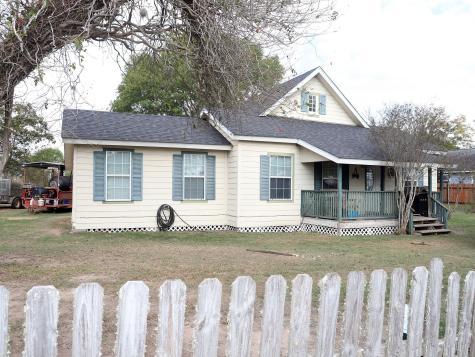 10844 Highway 159 E Bellville TX 77418