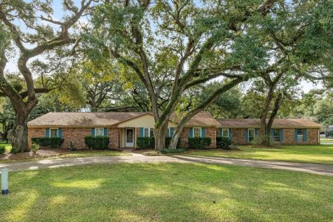 685 County Road 698 Angleton TX 77515