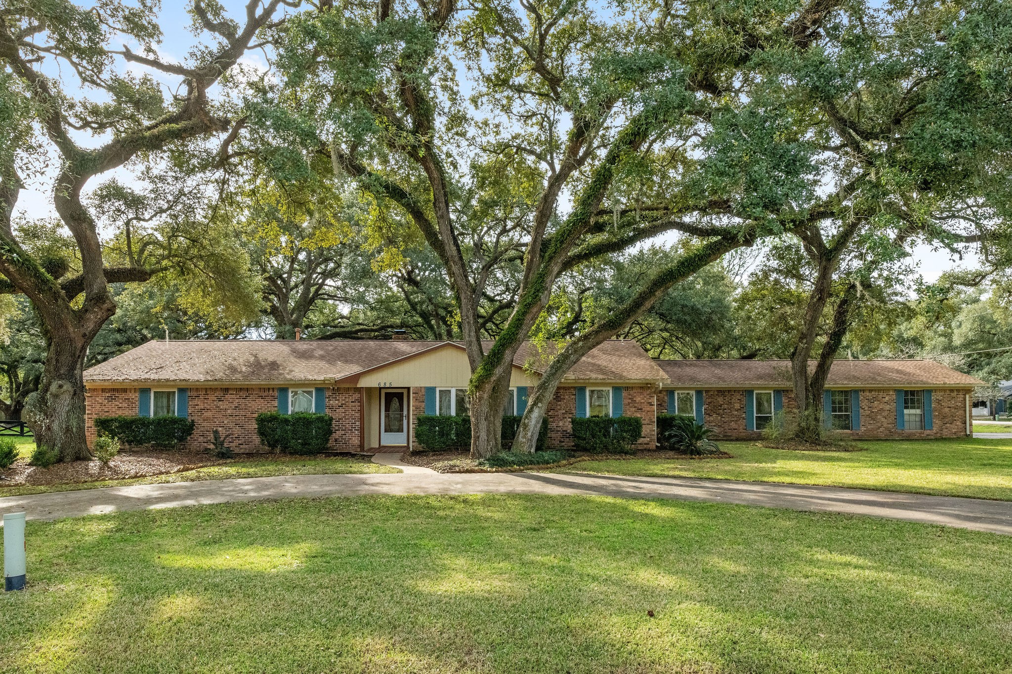 685 County Road 698 Angleton TX 77515