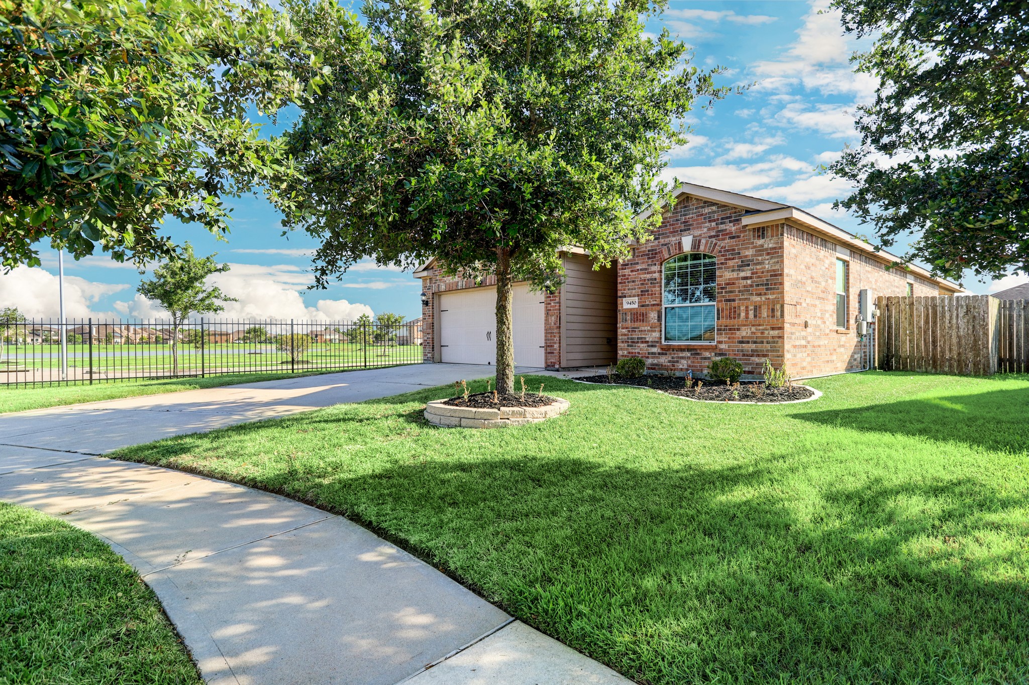 9450 Sapphire Creek Lane Rosharon TX 77583